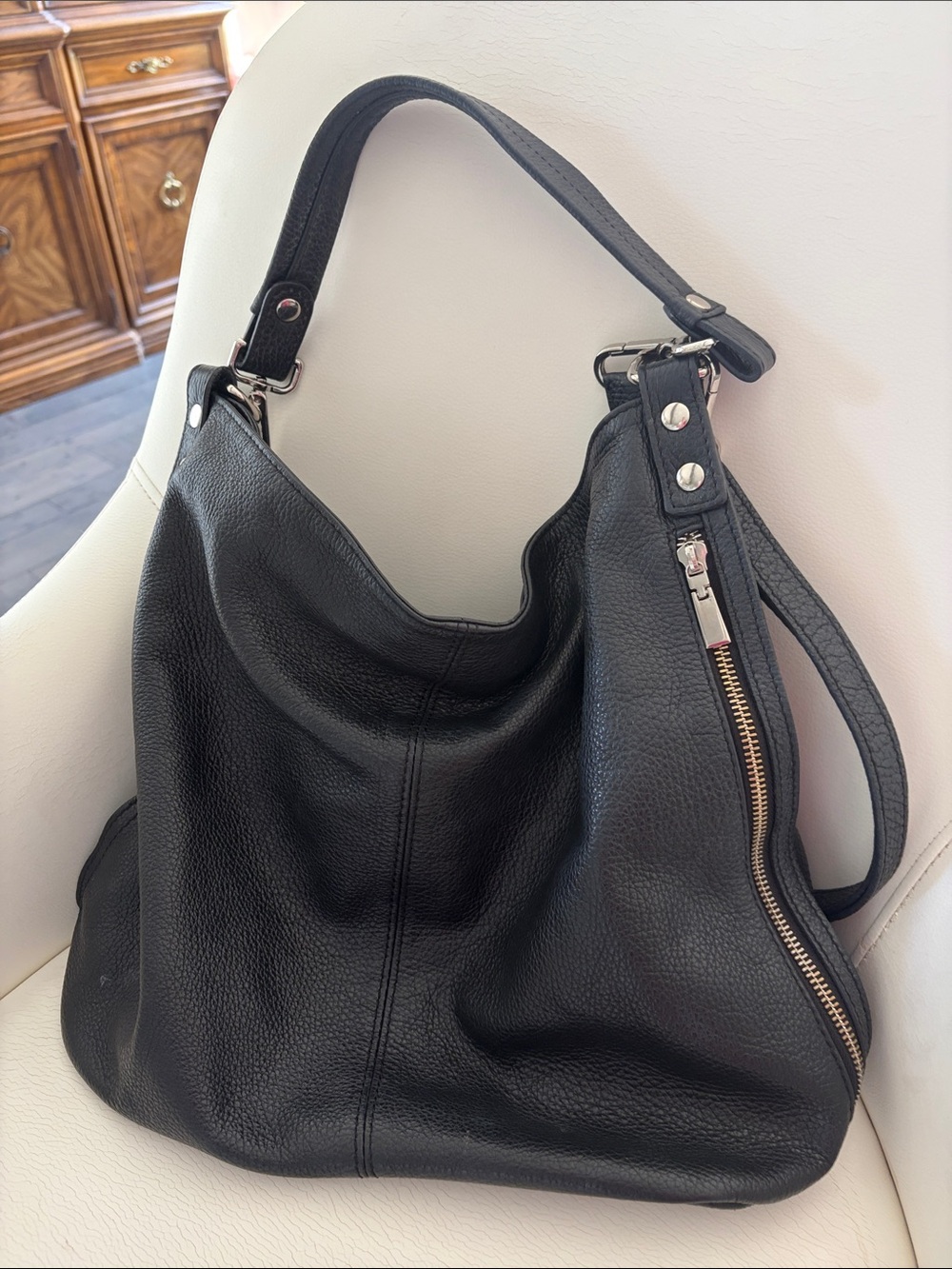 Black Leather Hobo Bag - Classic Women's Shoulder Bag lavorazione ITALY